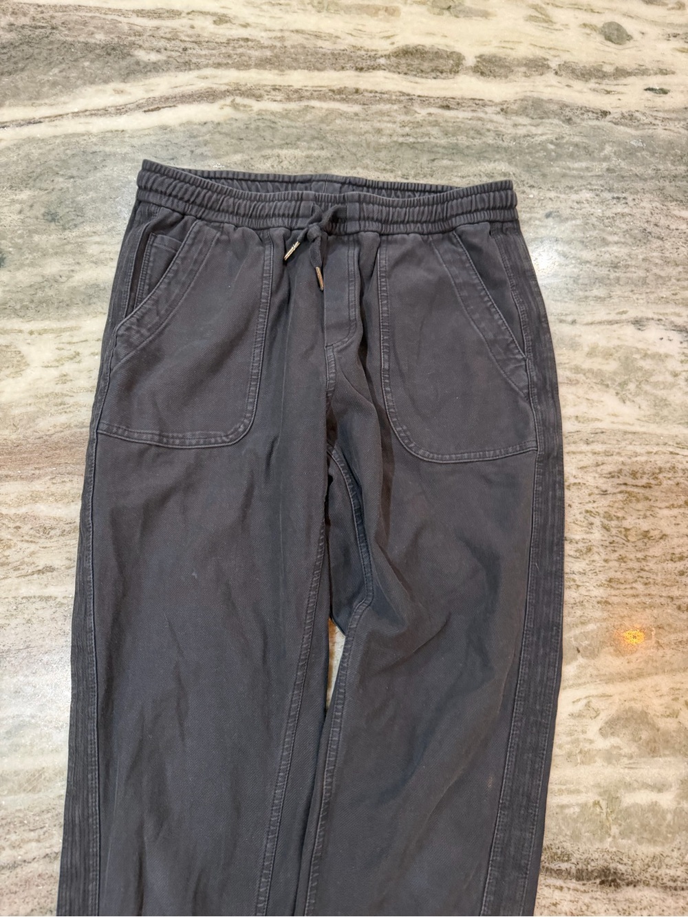 Athleta Farallon Jogger Black Drawstring Jogger Pants
Size 6 - Picture 4 of 8